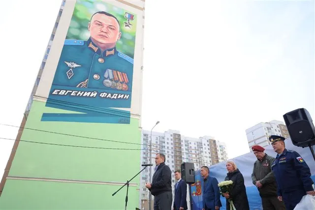 В Балашихе на стене появился впечатляющий мурал с изображением Героя России Фадина