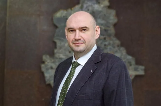 В Оренбурге появился первый в России робот, который самостоятельно укладывает сосиски — рассказал Солнцев