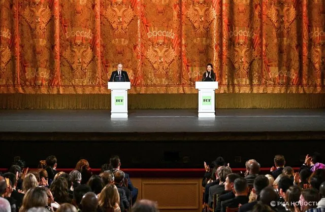 Путин заявил, что специалисты из США и Европы выбирают сотрудничество с RT не ради финансовой выгоды