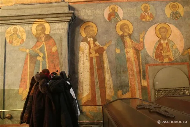 Патриарх Кирилл призвал в День Радоницы душевно вспомнить и помолиться за усопших